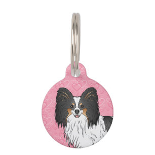 Placa Para Mascotas Papillon Tricolor Feliz de Frente sobre Corazones