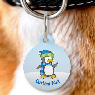 Placa Para Mascotas Pinguino pequeño caminando sobre la nieve