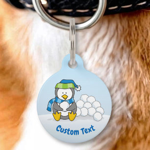 Placa Para Mascotas Pinguino pequeño sentado con bolas de nieve