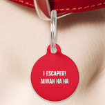 Placa Para Mascotas Red I Escapó De Mwah Ha Funny<br><div class="desc">Añade algo de humor a los accesorios de tu mascota con esta etiqueta roja. Presentando el divertido mensaje: "¡Escapé! Mwah ha, " esta etiqueta es perfecta para los dueños de mascotas que disfrutan de una buena risa. Fabricado con materiales duraderos y diseñado para una legibilidad clara, esta etiqueta garantiza la...</div>