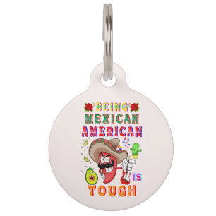 Placa Para Mascotas Ser mexicano-estadounidense es difícil