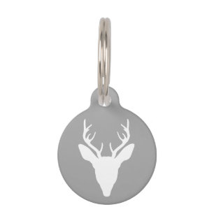 Placa Para Mascotas Silueta de cabeza de ciervo blanco sobre gris y te
