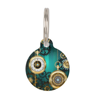 Placa Para Mascotas Steampunk Jewelry Watch sobre un fondo verde