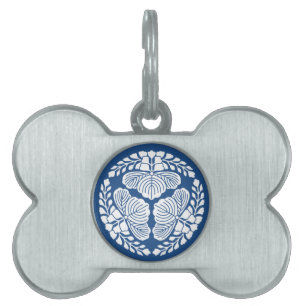 Placa Para Mascotas Tres flores de paulownia, cabezas hacia afuera