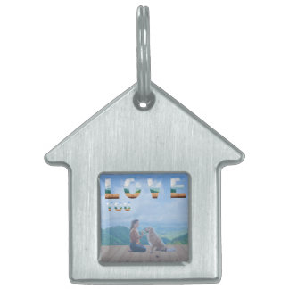 Placa Para Mascotas Una escena alentadora donde una mujer mira con car