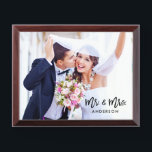 Placa Trofeo Guión de pincel Mr. y Mrs. Boda Photo Plaque<br><div class="desc">Guión de pincel moderno Mr. y Mrs. Boda Photo Plaque</div>