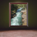 Placa Trofeo Plaque de poesía Wild River Rumi<br><div class="desc">La placa de la pared de madera muestra una imagen fotográfica de las prístinas aguas de un río que corre a través de un bosque junto con un inspirador verso de poesía del antiguo poeta Rumi. Seleccione su tamaño de placa de pared.</div>