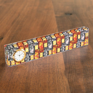 Placas rectangulares rojas talladas y manchadas