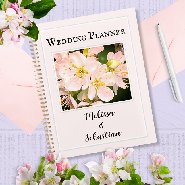 Planificador de Boda Personalizado Flores de Manza (A personalized wedding planner, in light pink with apple blossom flowers picture)