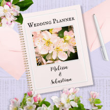 Planificador de casamiento personalizado con flore