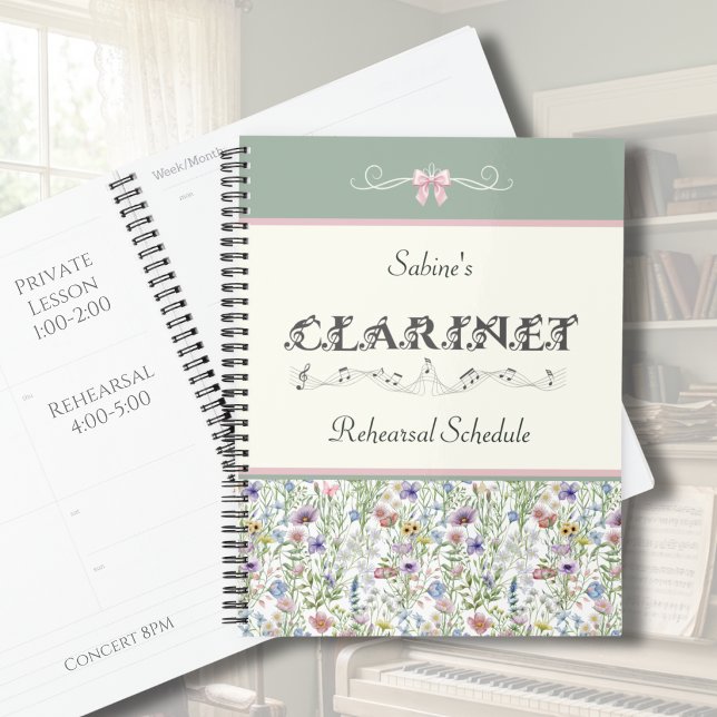 Planificador de Ensayo de Clarinete de Flores Silv (Personalized Sage Green Clarinet Rehearsal Planner | Whimsical Pink Floral Wildflower Music Gift)
