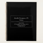 Planificador de solicitor tradicional<br><div class="desc">Este diseño de planificación sobrio, tradicional y minimalista cuenta con un borde de una línea y una fila decorativa de formas cuadradas. Podría ser utilizado por un profesional como un abogado, un abogado, un abogado o un asesor jurídico. El nombre, la profesión y los datos de contacto pueden ser personalizados....</div>