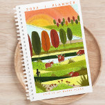 Planificador Highland Cows Happy Place 2024<br><div class="desc">Nuestro no fechado 2024 Monthly Planner muestra un encantador ilustracion de un campo de vacas de tierras altas en colores otoñales, convirtiéndolo en una herramienta organizativa deliciosa y funcional. Con su versátil formato no fechado, puede empezar a usar este planificador en cualquier momento del año. Cada mes ofrece un amplio...</div>