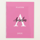 Planificador Inspirador de guión de monograma rosa<br><div class="desc">Planner Inspirador con guión en monograma rosa, fácil de personalizar la redacción de la portada (monograma inicial, guión de nombre, año y encabezado) utilizando la herramienta de personalización en línea antes de realizar el pedido. Una vez que haya personalizado la redacción, si encuentra que necesita cambiar el tamaño de letra...</div>