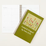 Planificador personal<br><div class="desc">La colección de arte de Sama estuvo inspirada por la primavera y la alegría de nuevos comienzos. Lista para dejar atrás el invierno,  ella eligió crear una pieza llena de frescura,  color y felicidad como reflejo de su personalidad y autoexpresión.</div>