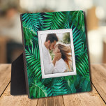 Plantas Tropicales Fotografías Sin Marco Retrocede<br><div class="desc">Hecho para parecer dimensional, un patrón de planta tropical crea un marco hermoso para tu foto favorita en esta placa de mesa con un caballete incorporado. La imagen se coloca directamente en el panel de soporte para una imagen asombrosamente nítida con una superficie limpia y fácil de limpiar. Excelente como...</div>
