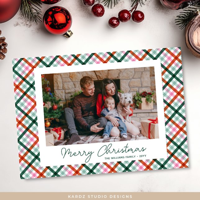 Plantear foto familiar con tarjeta navideña Merry (Front of card shown in 5 x 7 inches. Personalize, choose paper and corner style or Digital download)