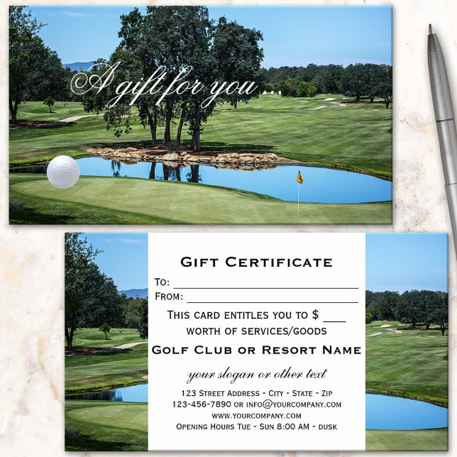 Plantilla de certificado de regalo de golf (Gift certificate with a golf theme featuring an image of a golf course with a ball)