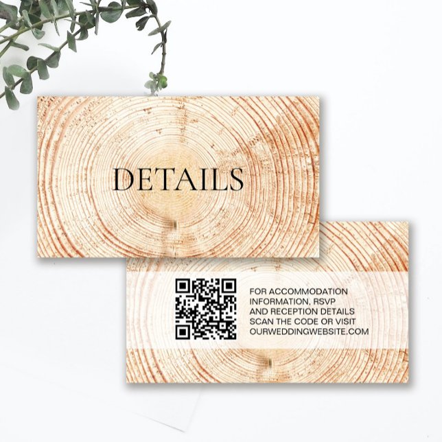 Plantilla de código QR con detalles de grano de ma (Details enclosure card, rustic wood cut slice design with QR code wedding website.)