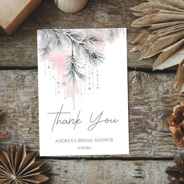 Plantilla de ducha de novia de invierno de nieve e (Snow in love winter bridal shower template thank you card watercolor pastel snowy pines and crystals)