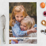 Plantilla de foto y nombre de toalla de cocina<br><div class="desc">Foto personalizada y toalla de té de la cocina con nombre. Perfecto para un ser querido que le gusta pasar tiempo en la cocina.</div>