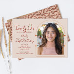 Plantilla de fotografía artística Cactus Vine Boho<br><div class="desc">Estas invitaciones modernas y mínimas para el 21º cumpleaños fueron diseñadas usando las viñas de boho cactus dibujadas a mano en tonos tierra de café óxido,  taupe y bronceado. Presenta una plantilla de fotos abovedada y es completamente personalizable. Arte original de Malissa Melrose.</div>