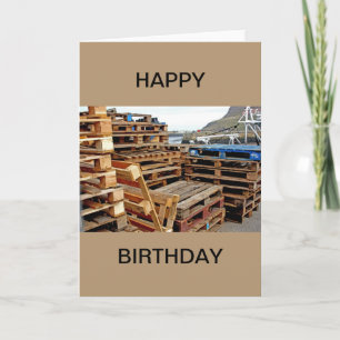 Plataformas de madera en la tarjeta del feliz