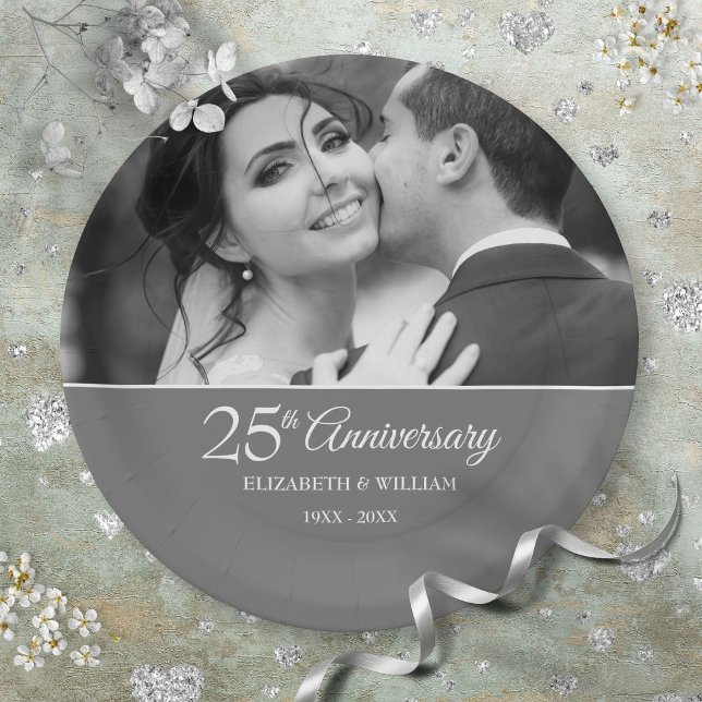 Plato De Papel 25° Aniversario Boda Moda de fotografía Plata (25th Anniversary Wedding Photo Chic Silver Paper Plates)