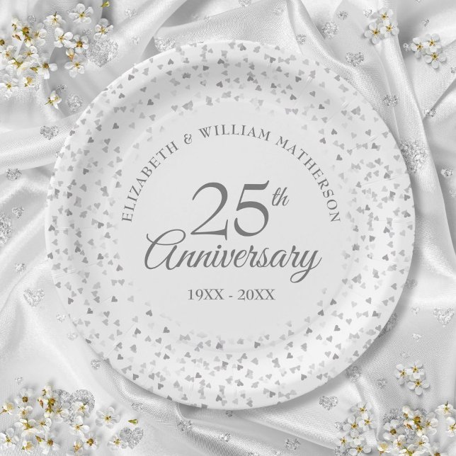 Plato De Papel 25° Aniversario de Silver Love Hearts Confetti (25th Anniversary Silver Love Hearts Confetti Paper Plates)