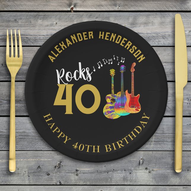 Plato De Papel 40.º Personalizado de Fiesta de cumpleaños Guitars (Rock and roll black and gold 40th birthday party paper plate)