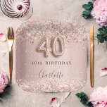 Plato De Papel 40.º rosa de cumpleaños nombre de purpurina de rub<br><div class="desc">Elegante, clásico, glamuroso para un fiesta de 40 años. Rosa de fondo dorado y gradiente de color negro. Decorada con oro rosa, purpurina falso, chispas. Personalice y agregue un nombre. El nombre está escrito con un guión moderno de estilo con letras a mano color rosa oscuro. El número 40 se...</div>