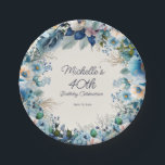 Plato De Papel 40 Aniversario de la floral de la Marina Blanca Az<br><div class="desc">Elegante color azul polvoriento, blanco y azul marino acuarela floral 40 (o cualquier edad) platos de papel para fiestas de cumpleaños de mujeres. Personalizar con el nombre del invitado de honor, su edad y su fecha fiesta. Comuníquese conmigo para obtener ayuda con sus personalizaciones o para solicitar productos adicionales de...</div>