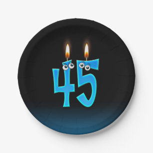 Plato De Papel 45° cumpleaños con números de velas encendidos