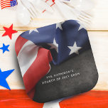 Plato De Papel 4 De Julio Día De La Independencia Bandera Patriót<br><div class="desc">Día de la Independencia 4 de julio,  patriota plegó la bandera estadounidense con placas de papel de nombre familiar. Hace un gran regalo o suma para este Día de la Independencia 4 de julio cocinar fuera.</div>