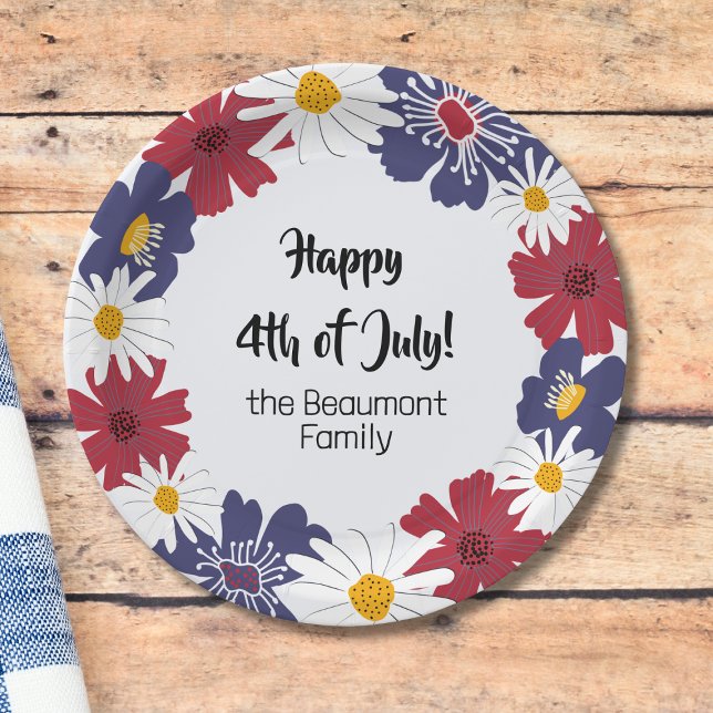 Plato De Papel 4 de julio: Picnic Fiesta floral retro (Fourth of July party paper plate on a wood table.)