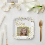 Plato De Papel 50 y Fabulous Gold Purpurina Photo 50th Birthday<br><div class="desc">50 y fabulosas placas de papel de Purpurina de oro Foto 50th Birthday Party. Diseño moderno con tipografía de moda y falsos puntos purpurinas de oro. El diseño tiene una foto y un nombre personalizado. Haz placas personalizadas de papel para su cumpleaños número 50.</div>