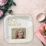 Plato De Papel 60 y Fabulous Gold Purpurina Photo 60th Birthday<br><div class="desc">60 y fabulosas placas de papel de Purpurina de oro Fotografía 60th Birthday Party. Diseño moderno con tipografía de moda y falsos puntos purpurinas de oro. El diseño tiene una foto y un nombre personalizado. Haz placas personalizadas de papel de cumpleaños número 60 para ella.</div>