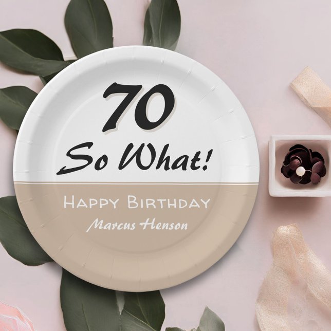 Plato De Papel 70.º cumpleaños gracioso diciendo beige moderno (Subido por el creador)