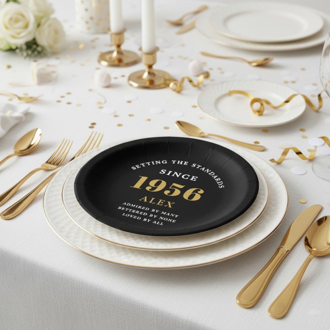 Plato De Papel 70th Birthday Name 1956 Black Gold Elegant Chic (1956 birthday paper plate. White and gold table setting background.)