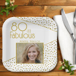 Plato De Papel 80 y Fabulous Gold Purpurina Photo 80th Birthday<br><div class="desc">80 y Fabulous Gold Purpurina Photo 80th Birthday Party Paper Plates. Diseño moderno con tipografía de moda y falsos puntos purpurinas de oro. El diseño tiene una foto y un nombre personalizado. Haz placas personalizadas de papel de cumpleaños número 80 para ella.</div>
