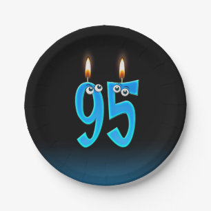 Plato De Papel 95° cumpleaños con números de velas encendidos