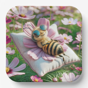 Plato De Papel Abeja reposando sobre una almohada