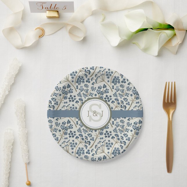 Plato De Papel Acuarela Floral Azul Monogramada (Monogramed Blue Floral Watercolor Paper Plates from Studio Posies.)