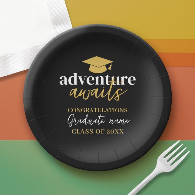 Plato De Papel Adventure Awaits - Name Cap Black Gold Graduation (Custom Graduation Paper Plate)