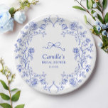 Plato De Papel Algo Floral Azul ducha de novia<br><div class="desc">Sirva estilo con estas Placas de papel de ducha con flores azules. Con un diseño de tela azul y arco de inspiración vintage, estos platos son perfectos para un fiesta de té nupcial, una ducha en el jardín o una celebración azul. Una forma encantadora de atarse a tu tema mientras...</div>