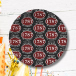 Plato De Papel Añadir Nombre Y Año De Nacimiento Negro<br><div class="desc">¡Haz especial tu cumpleaños especial con platos de papel personalizado! Perfecto para celebrar cualquier cumpleaños,  estas placas de papel personalizadas incluyen el nombre del destinatario y el año de nacimiento. Es la adición perfecta a su día especial. Crea un regalo único que les encantará este accesorio de cumpleaños único.</div>