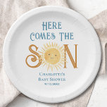 Plato De Papel Aquí viene el Baby Shower Son Sunshine<br><div class="desc">Estas placas de papel para la ducha de bebé presentan el texto "Here Comes The Son" en una tipografía retro azul con un bonito sol acuarela amarillo. Personalizable fácil. Porque creamos nuestra obra de arte no encontrarás esta imagen exacta de otros diseñadores. Acuarela original © Michele Davies.</div>