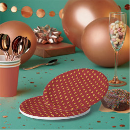 Plato De Papel Árboles de Navidad dorados sobre fondo rojo