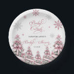 Plato De Papel Árboles navideños de invierno copos de nieve Baby<br><div class="desc">Cree un ambiente festivo y elegante con las planchas de papel Baby Shower rosa de los árboles navideños de invierno. Estos bonitos platos presentan un suave fondo rosado con elegantes árboles navideños y brillantes copos de nieve, perfectos para un invierno o una ducha de bebé de temática Navidad. Estos platos,...</div>