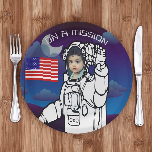 Plato De Papel Astronauta En La Luna Niño Del Espacio Ultraterres (Subido por el creador)